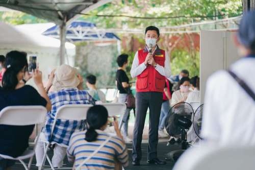 照片說明：新竹市長林智堅視察長輩施打疫苗。（資料照）